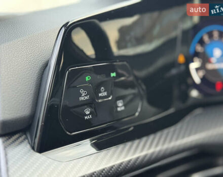 Білий Фольксваген Гольф Р, об'ємом двигуна 2 л та пробігом 33 тис. км за 46000 $, фото 44 на Automoto.ua