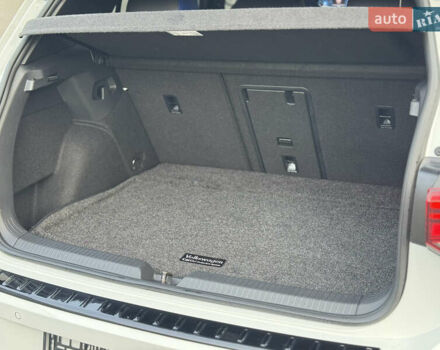 Білий Фольксваген Гольф Р, об'ємом двигуна 2 л та пробігом 33 тис. км за 46000 $, фото 26 на Automoto.ua