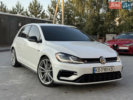 Фольксваген Гольф Р 2017 в Виннице на Automoto.ua Белый Фольксваген Гольф Р, объемом двигателя 1.98 л и пробегом 126 тыс. км за 24500 $, фото 1 на Automoto.ua