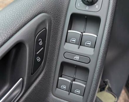 Чорний Фольксваген Гольф Р, об'ємом двигуна 2 л та пробігом 84 тис. км за 15000 $, фото 30 на Automoto.ua