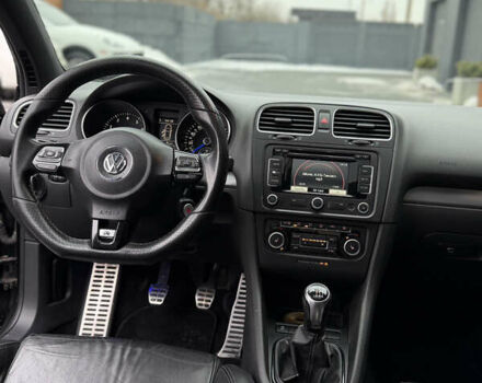 Чорний Фольксваген Гольф Р, об'ємом двигуна 2 л та пробігом 240 тис. км за 11000 $, фото 8 на Automoto.ua