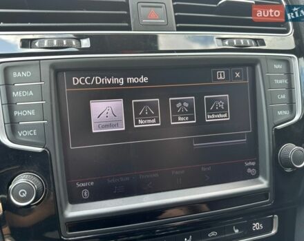 Черный Фольксваген Гольф Р, объемом двигателя 2 л и пробегом 130 тыс. км за 20000 $, фото 19 на Automoto.ua