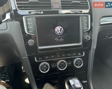 Черный Фольксваген Гольф Р, объемом двигателя 2 л и пробегом 130 тыс. км за 20000 $, фото 17 на Automoto.ua