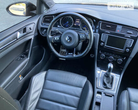 Черный Фольксваген Гольф Р, объемом двигателя 2 л и пробегом 70 тыс. км за 20700 $, фото 7 на Automoto.ua