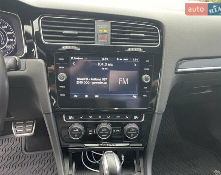 Чорний Фольксваген Гольф Р, об'ємом двигуна 2 л та пробігом 99 тис. км за 20999 $, фото 16 на Automoto.ua