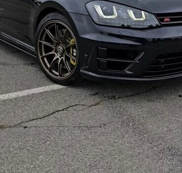 Черный Фольксваген Гольф Р, объемом двигателя 2 л и пробегом 141 тыс. км за 18500 $, фото 1 на Automoto.ua