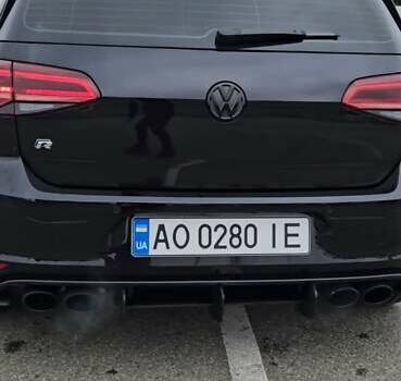 Черный Фольксваген Гольф Р, объемом двигателя 2 л и пробегом 141 тыс. км за 18500 $, фото 5 на Automoto.ua