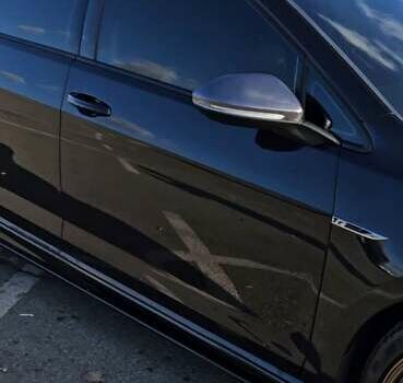 Черный Фольксваген Гольф Р, объемом двигателя 2 л и пробегом 141 тыс. км за 18500 $, фото 2 на Automoto.ua