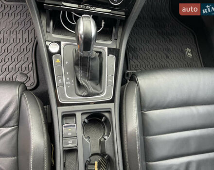 Чорний Фольксваген Гольф Р, об'ємом двигуна 2 л та пробігом 99 тис. км за 20999 $, фото 18 на Automoto.ua
