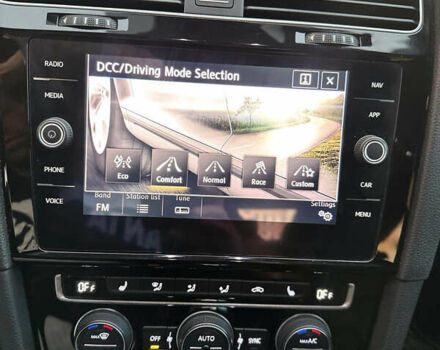 Чорний Фольксваген Гольф Р, об'ємом двигуна 2 л та пробігом 109 тис. км за 21999 $, фото 12 на Automoto.ua