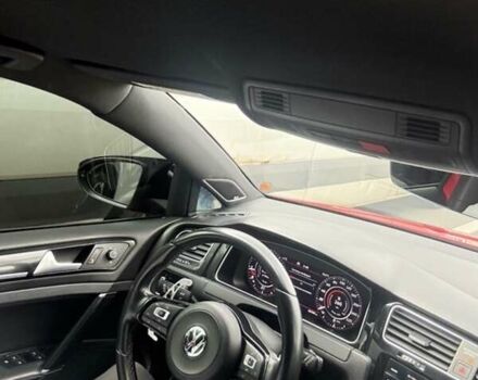 Красный Фольксваген Гольф Р, объемом двигателя 2 л и пробегом 77 тыс. км за 29199 $, фото 6 на Automoto.ua