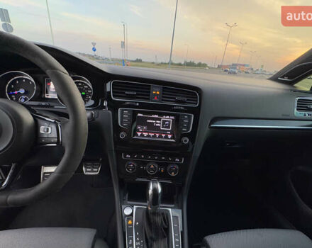 Сірий Фольксваген Гольф Р, об'ємом двигуна 2 л та пробігом 141 тис. км за 21900 $, фото 37 на Automoto.ua