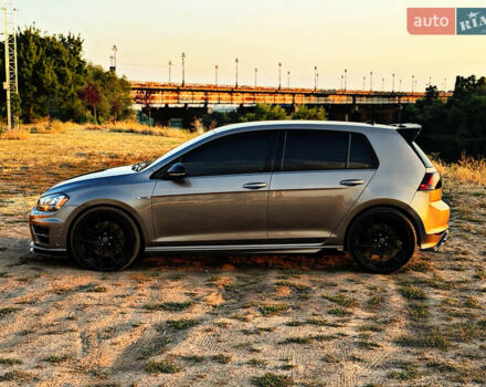 Серый Фольксваген Гольф Р, объемом двигателя 2 л и пробегом 155 тыс. км за 22900 $, фото 5 на Automoto.ua