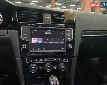 Синій Фольксваген Гольф Р, об'ємом двигуна 2 л та пробігом 131 тис. км за 21500 $, фото 21 на Automoto.ua