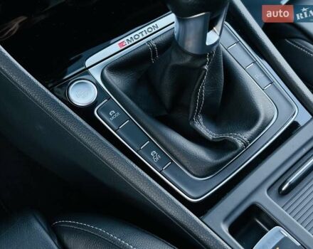 Синій Фольксваген Гольф Р, об'ємом двигуна 2 л та пробігом 67 тис. км за 25500 $, фото 123 на Automoto.ua