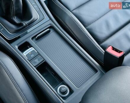 Синій Фольксваген Гольф Р, об'ємом двигуна 2 л та пробігом 67 тис. км за 25500 $, фото 125 на Automoto.ua