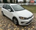 Белый Фольксваген Гольф Спортсван, объемом двигателя 1.6 л и пробегом 350 тыс. км за 10800 $, фото 1 на Automoto.ua