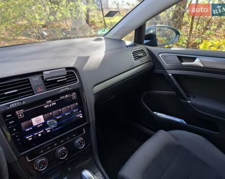 Черный Фольксваген Гольф Спортсван, объемом двигателя 1.6 л и пробегом 312 тыс. км за 12900 $, фото 61 на Automoto.ua