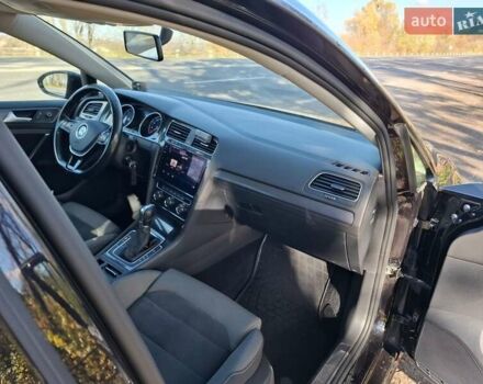 Черный Фольксваген Гольф Спортсван, объемом двигателя 1.6 л и пробегом 312 тыс. км за 12900 $, фото 43 на Automoto.ua