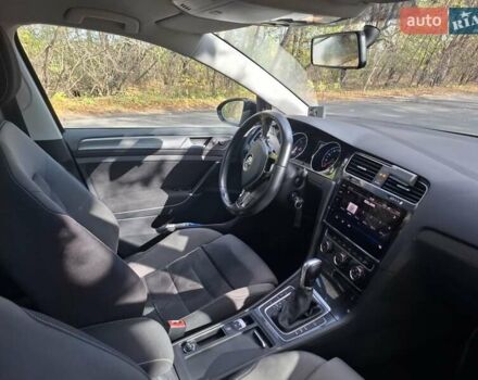 Черный Фольксваген Гольф Спортсван, объемом двигателя 1.6 л и пробегом 312 тыс. км за 12900 $, фото 71 на Automoto.ua