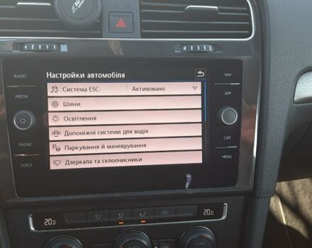Серый Фольксваген Гольф 7, объемом двигателя 1.6 л и пробегом 205 тыс. км за 14100 $, фото 58 на Automoto.ua