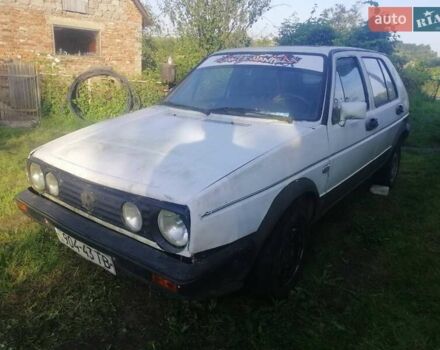 Белый Фольксваген Гольф, объемом двигателя 1.6 л и пробегом 200 тыс. км за 400 $, фото 1 на Automoto.ua