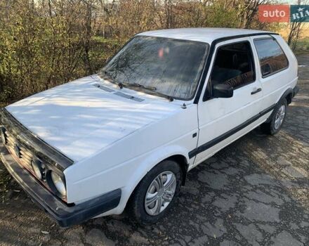 Белый Фольксваген Гольф, объемом двигателя 1.6 л и пробегом 400 тыс. км за 550 $, фото 4 на Automoto.ua