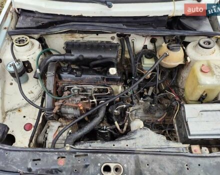 Белый Фольксваген Гольф, объемом двигателя 1.6 л и пробегом 540 тыс. км за 786 $, фото 4 на Automoto.ua