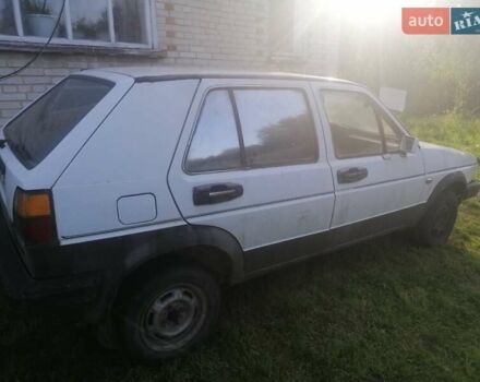 Белый Фольксваген Гольф, объемом двигателя 1.6 л и пробегом 200 тыс. км за 400 $, фото 3 на Automoto.ua