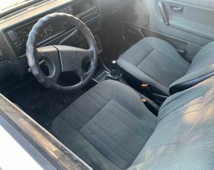 Белый Фольксваген Гольф, объемом двигателя 1.6 л и пробегом 100 тыс. км за 530 $, фото 4 на Automoto.ua