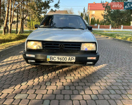 Білий Фольксваген Гольф, об'ємом двигуна 1.27 л та пробігом 250 тис. км за 1200 $, фото 1 на Automoto.ua