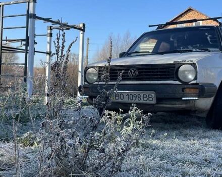 Белый Фольксваген Гольф, объемом двигателя 1.59 л и пробегом 300 тыс. км за 1500 $, фото 1 на Automoto.ua