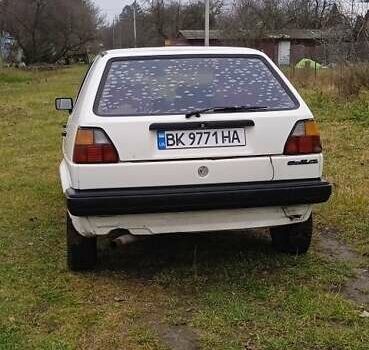 Белый Фольксваген Гольф, объемом двигателя 1.8 л и пробегом 999 тыс. км за 1100 $, фото 4 на Automoto.ua