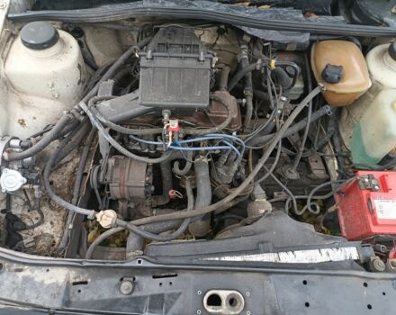 Белый Фольксваген Гольф, объемом двигателя 1.8 л и пробегом 485 тыс. км за 832 $, фото 4 на Automoto.ua