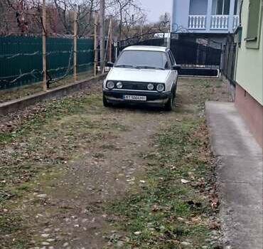 Белый Фольксваген Гольф, объемом двигателя 1.3 л и пробегом 389 тыс. км за 1450 $, фото 1 на Automoto.ua