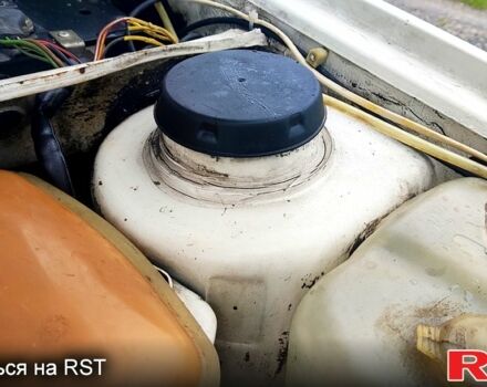 Белый Фольксваген Гольф, объемом двигателя 1.3 л и пробегом 250 тыс. км за 1475 $, фото 6 на Automoto.ua