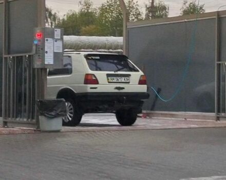 Белый Фольксваген Гольф, объемом двигателя 1.3 л и пробегом 200 тыс. км за 920 $, фото 3 на Automoto.ua