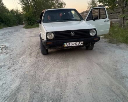 Белый Фольксваген Гольф, объемом двигателя 1.3 л и пробегом 200 тыс. км за 920 $, фото 4 на Automoto.ua