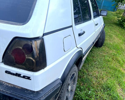 Белый Фольксваген Гольф, объемом двигателя 1.6 л и пробегом 250 тыс. км за 1300 $, фото 2 на Automoto.ua