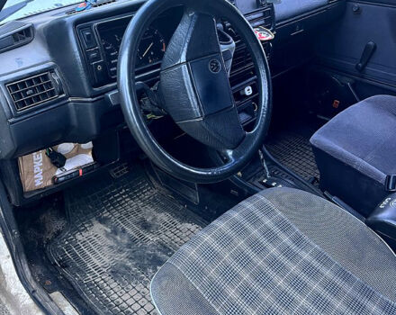 Белый Фольксваген Гольф, объемом двигателя 1.6 л и пробегом 250 тыс. км за 1300 $, фото 3 на Automoto.ua