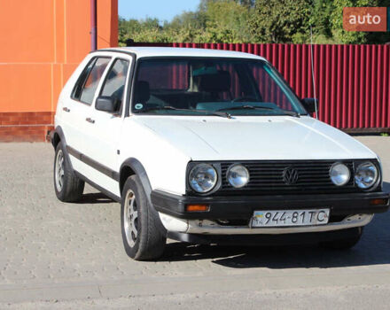 Белый Фольксваген Гольф, объемом двигателя 1.6 л и пробегом 333 тыс. км за 2500 $, фото 5 на Automoto.ua