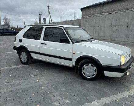 Белый Фольксваген Гольф, объемом двигателя 1.6 л и пробегом 255 тыс. км за 1150 $, фото 6 на Automoto.ua