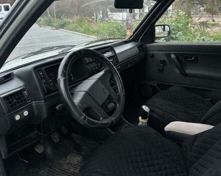 Белый Фольксваген Гольф, объемом двигателя 1.6 л и пробегом 255 тыс. км за 1150 $, фото 3 на Automoto.ua