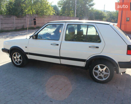 Белый Фольксваген Гольф, объемом двигателя 1.6 л и пробегом 333 тыс. км за 2500 $, фото 2 на Automoto.ua