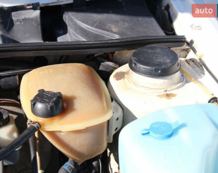 Белый Фольксваген Гольф, объемом двигателя 1.6 л и пробегом 333 тыс. км за 2500 $, фото 42 на Automoto.ua