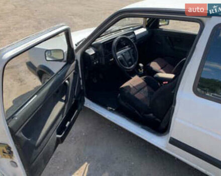 Белый Фольксваген Гольф, объемом двигателя 1.6 л и пробегом 278 тыс. км за 1000 $, фото 3 на Automoto.ua