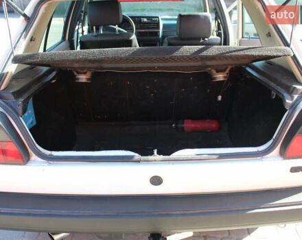 Белый Фольксваген Гольф, объемом двигателя 1.6 л и пробегом 333 тыс. км за 2500 $, фото 37 на Automoto.ua