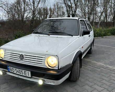 Белый Фольксваген Гольф, объемом двигателя 1.6 л и пробегом 225 тыс. км за 1150 $, фото 1 на Automoto.ua