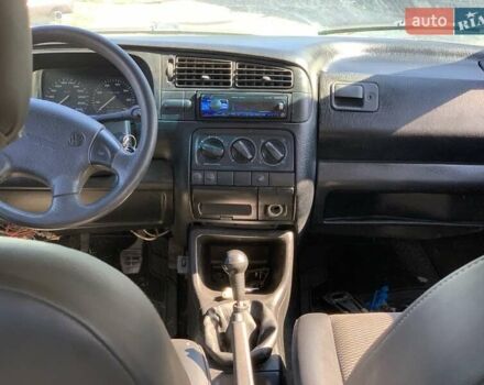 Білий Фольксваген Гольф, об'ємом двигуна 2 л та пробігом 200 тис. км за 2000 $, фото 8 на Automoto.ua
