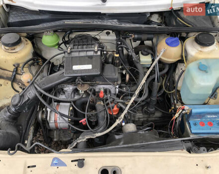 Белый Фольксваген Гольф, объемом двигателя 1.6 л и пробегом 339 тыс. км за 2750 $, фото 10 на Automoto.ua